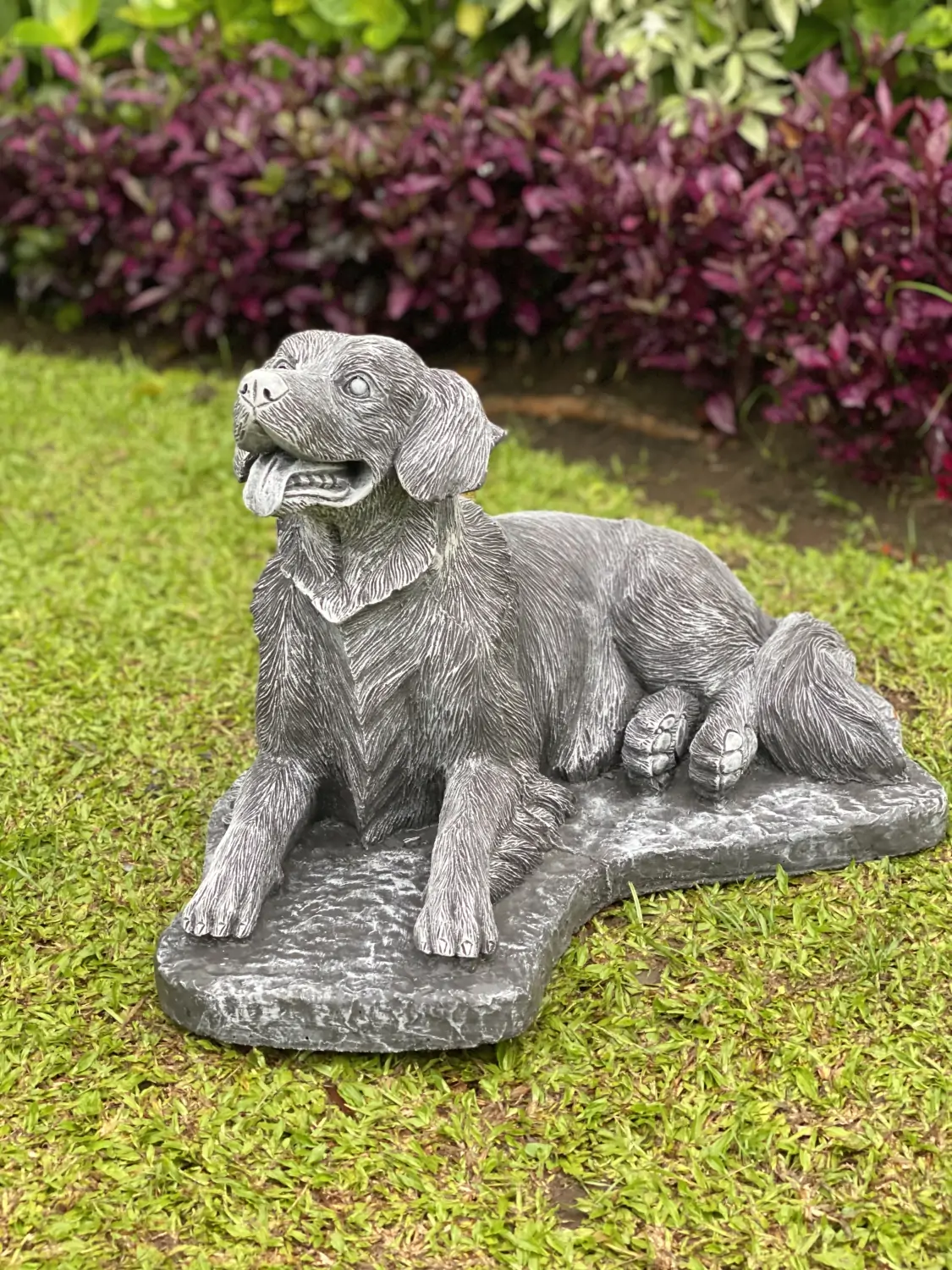  Product image 1 of the product “Cooper - Golden Retriver, lying on base  65cm L | cast stone ”